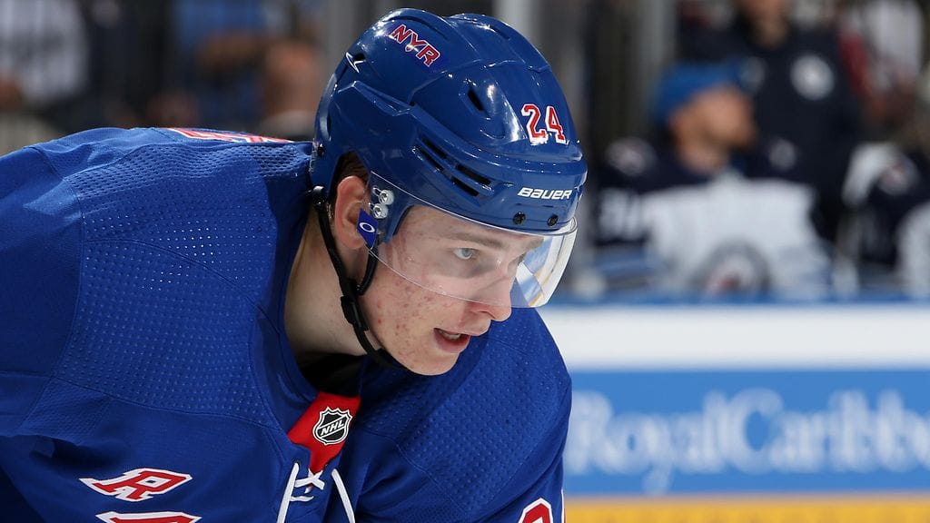 Kaapo Kakko iski näyttävällä tavalla NHL-uransa avausmaalin, kun hän vei New York Rangersin 1-0-johtoon Edmonton Oilersia vastaan.
