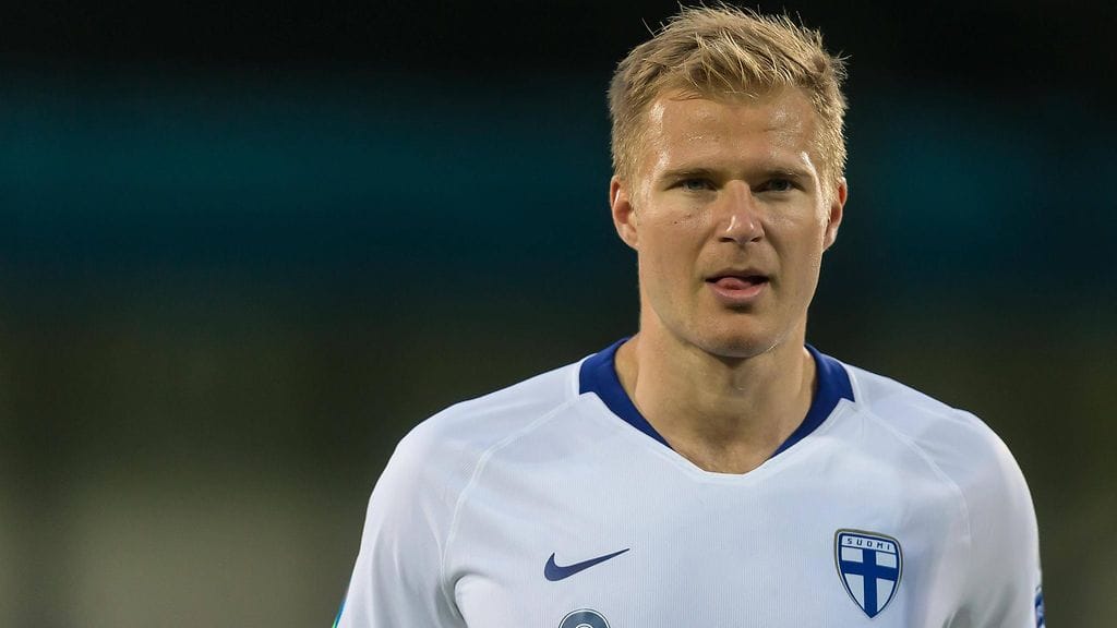 Paulus Arajuuri loukkaantui Bosnia ja Hertsegovinaa vastaan.