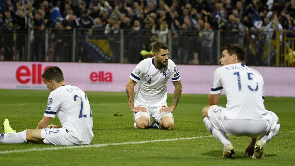 Jukka Raitala, Joona Toivio ja Sauli Väisänen hämmästelivät tappiota EM-karsintapelissä.