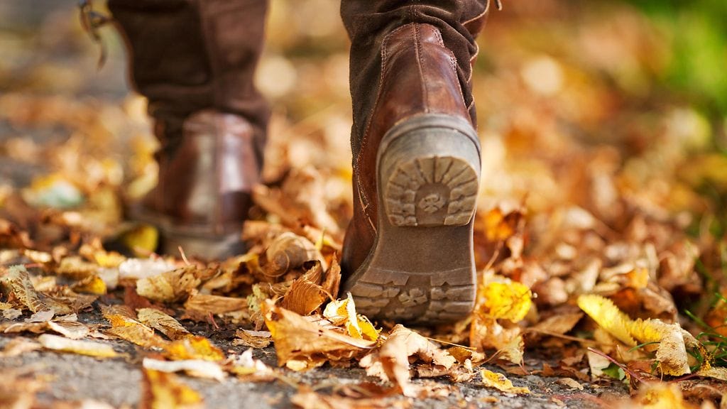 Hidas kävelytahti 45-vuotiaana on yhteydessä ennenaikaiseen ikääntymiseen niin fyysisesti kuin kognitiivisesti. Kuvituskuva.