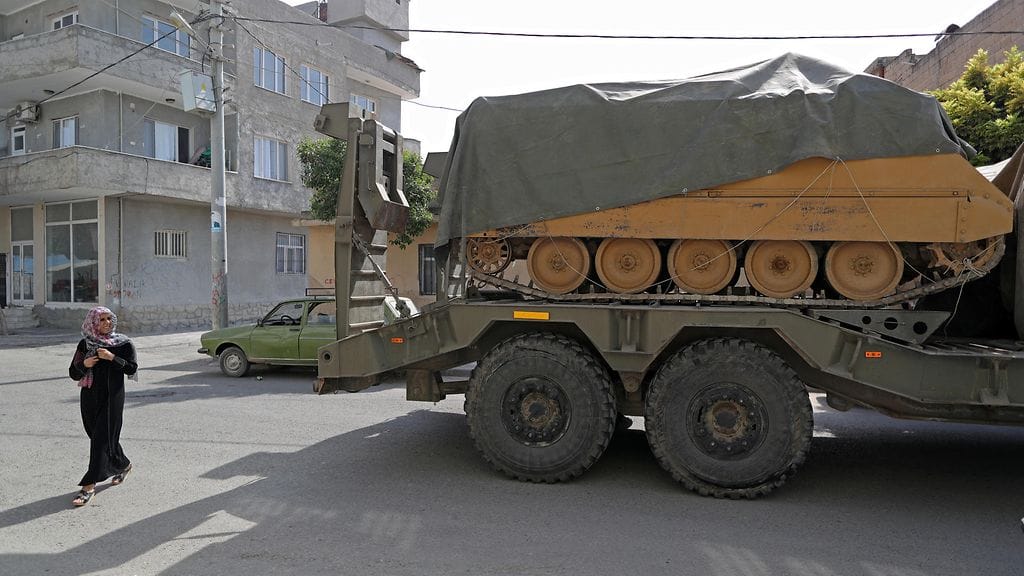 Kuvituskuva. Puolustusministeriö ei aio perua vientilupia, jotka on myönnetty puolustustarvikkeiden viennille Turkkiin ennen sen hyökkäystä Pohjois-Syyriaan.