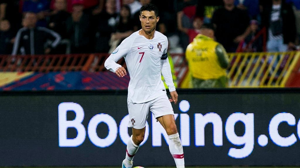 Cristiano Ronaldo on nyt 700 maalin mies.