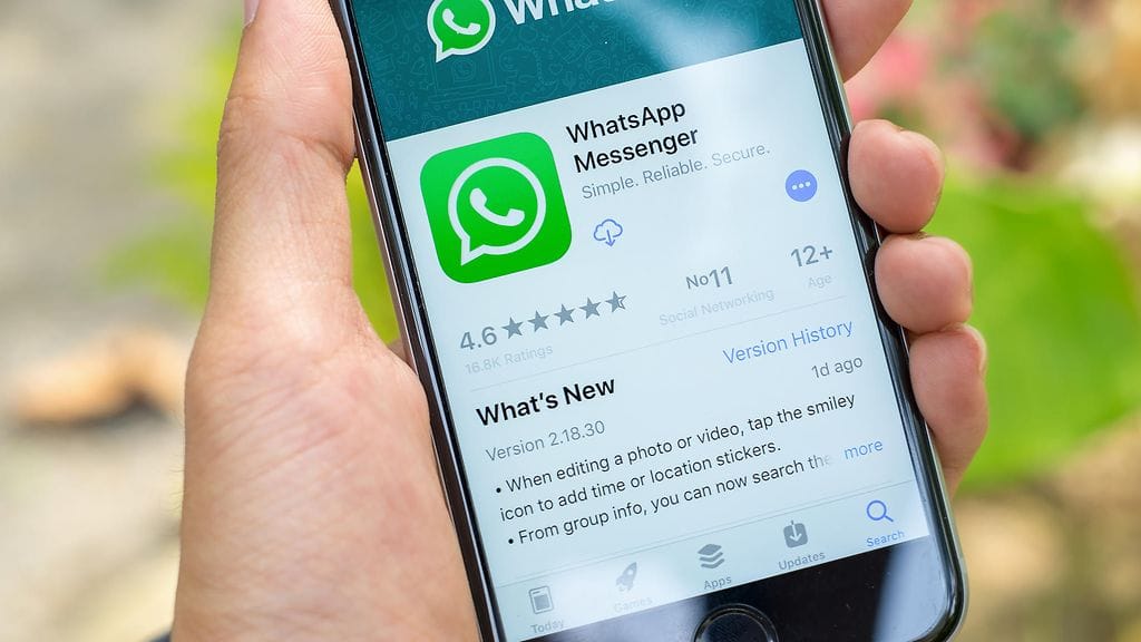 Toistaiseksi uusin 2.19.100-versio WhatsAppista julkaistiin 10. lokakuuta. WhatsAppin voi päivittää App Store -sovelluskaupan kautta.