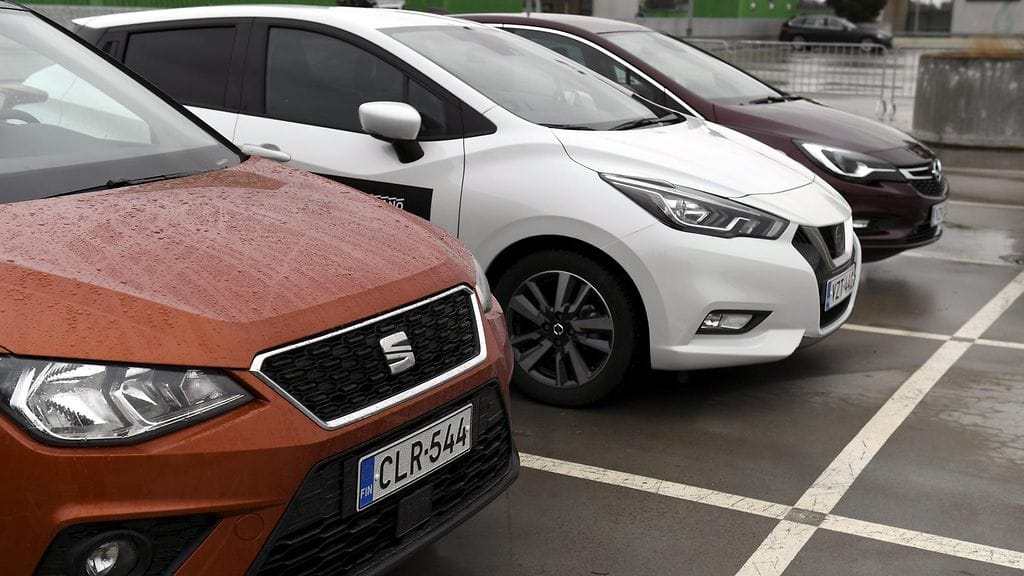 Kevytautot ovat tavallisia henkilöautoja, joiden nopeus on rajoitettu korkeintaan 60 kilometriin tunnissa.