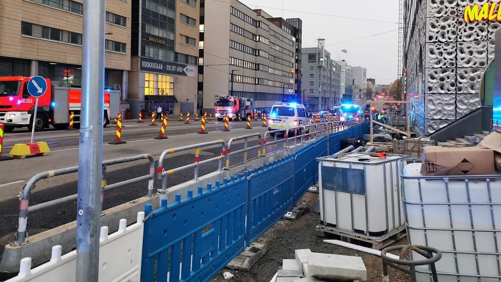 Kauppakeskus Triplassa syttyi tänään pieni tulipalo, jonka laukaisema palohälytys sai useat poliisi- ja paloautot paikalle.