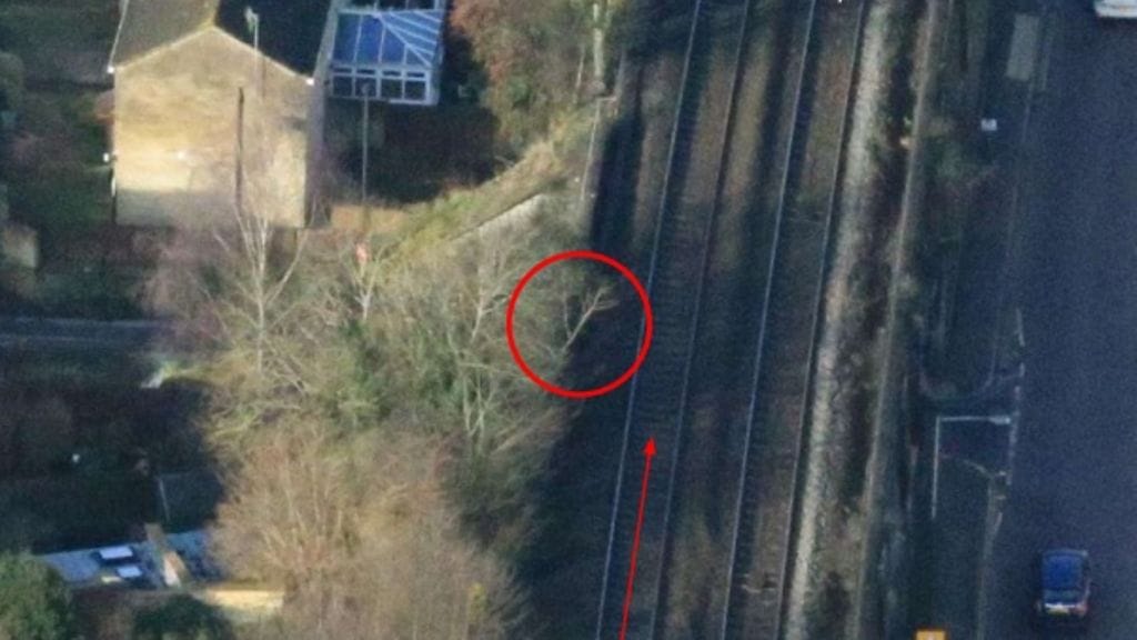 Raideonnettomuustutkintaosaston julkaisema havainnekuva onnettomuuspaikalta.