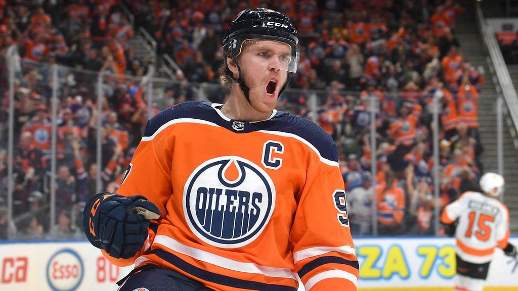 Connor McDavid tehtaili komeat pisteet 1+4.