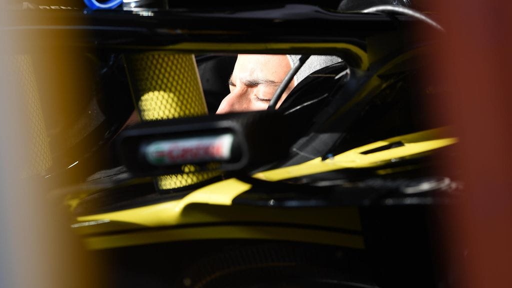 Daniel Ricciardo Renault-autossaan Barcelonan F1-testeissä.