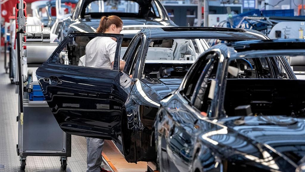 Autoteollisuus on yksi Saksan tärkeimmistä vientialoista. Kuvassa Audin linjasto Ingolstadtin kaupungissa.
