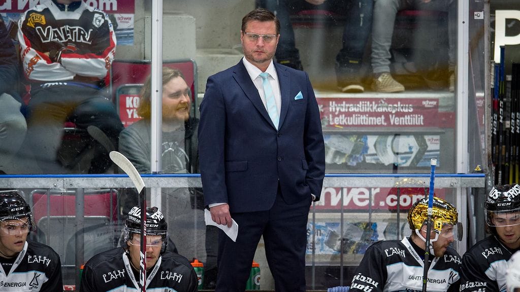 Pasi Nurminen jätti Pelicansin apuvalmentajan tehtävät.