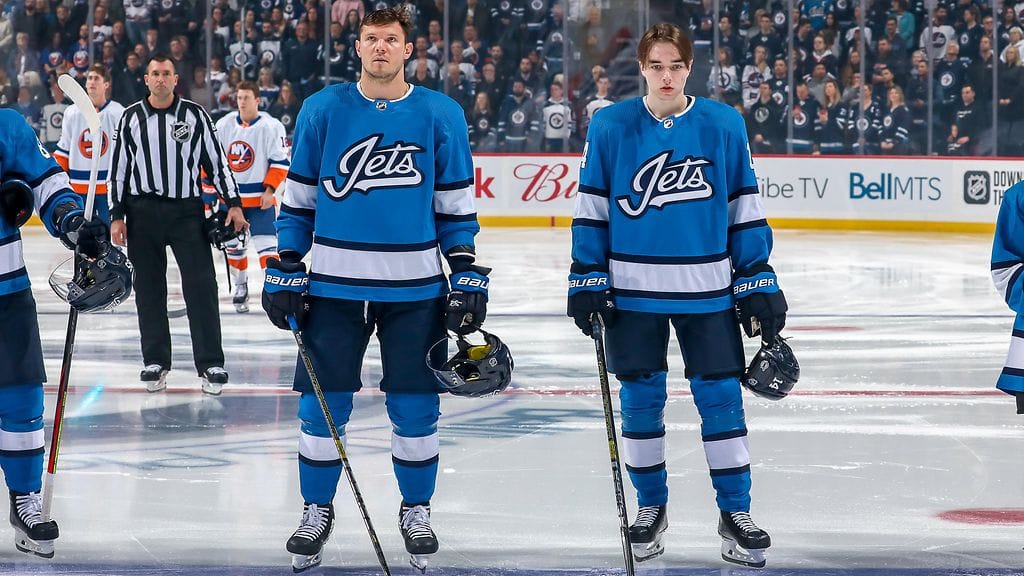 Ville Heinola (oik.) on saanut paljon vastuuta Winnipeg Jetsin miehistössä.