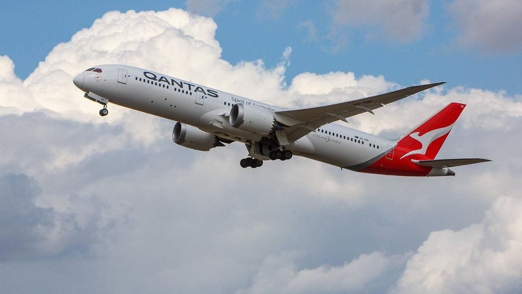 Sekä australialainen Qantas-lentoyhtiö että Boeing vakuuttivat, ettei murtumista ole vaaraa matkustajille.