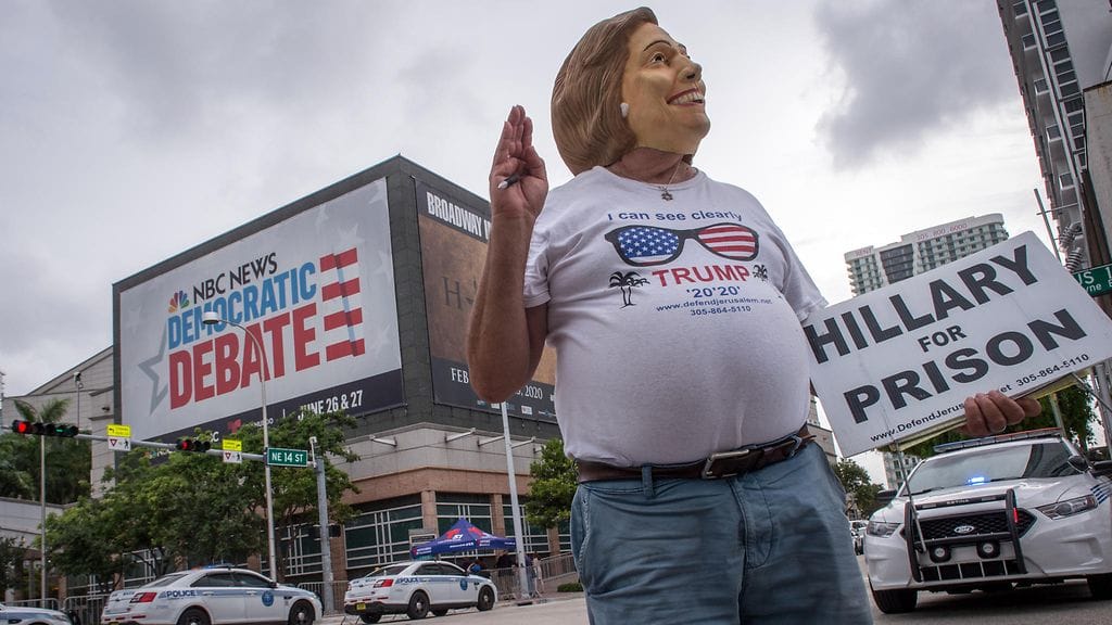 Presidentti Donald Trumpin kannattajat ovat vaatineet Hillary Clintonille jopa vankilatuomiota sähköpostikohun perusteella. Kuvituskuva.