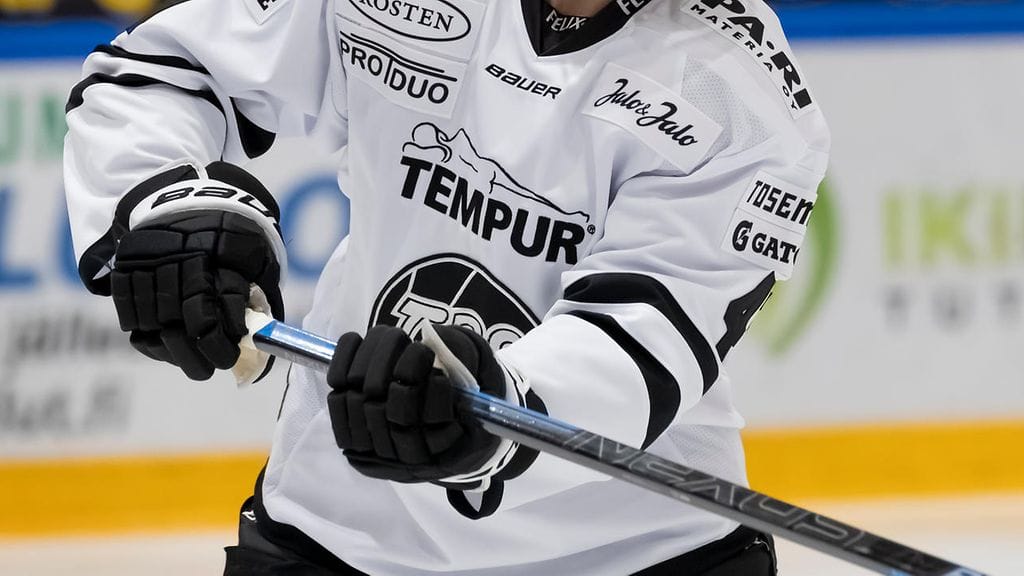 Konsta Kakko osui KooKoota vastaan. Kuvituskuva.