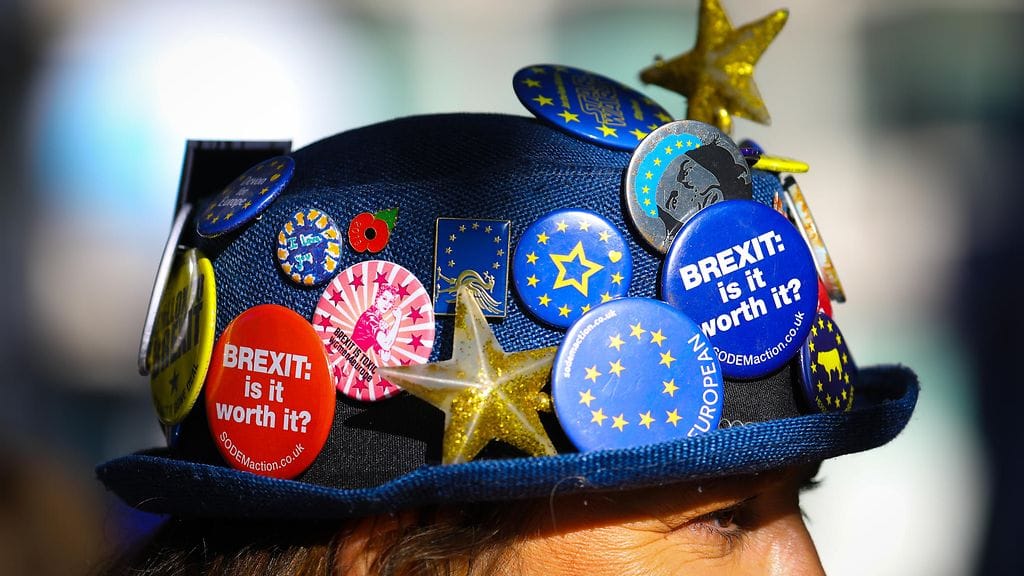 Lähteen mukaan Johnson antoi lupauksensa Tuskin kanssa käymässään puhelinkeskustelussa.