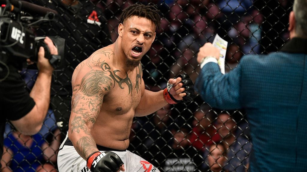 Greg Hardy (kuvassa) kohtasi Ben Sosolin.