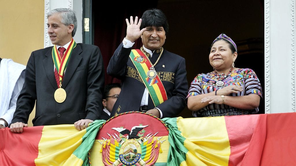 Bolivian presidentti Evo Morales tervehti kannattajiaan tammikuussa 2010 tultuaan valituksi toista kertaa maan presidentiksi. Nyt, vuonna 2019, Morales on vahvoilla jatkamaan jo neljännelle virkakaudelleen.