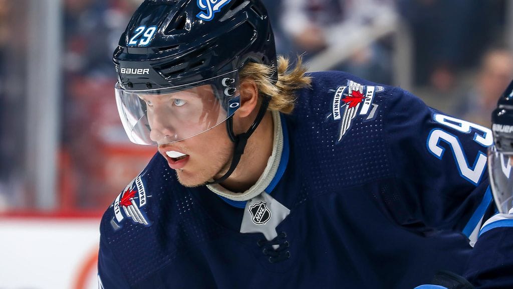 Patrik Laine toimi Winnipeg Jetsin ratkaisuhahmona, kun Jets kaatoi Edmonton Oilersin voittomaalikilpailun jälkeen lukemin 1-0.