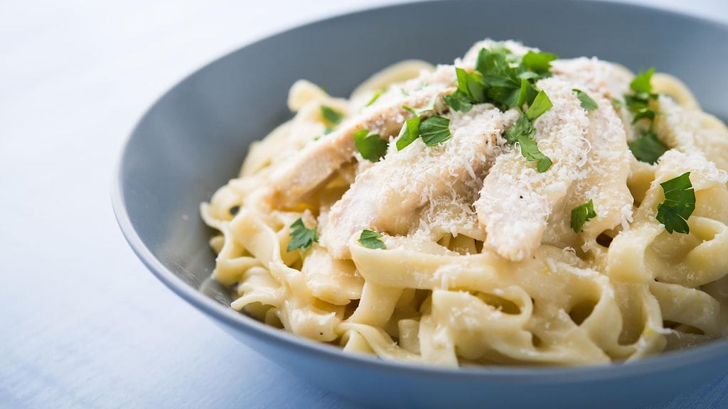 Pasta Alfredo on kermainen kanapasta.