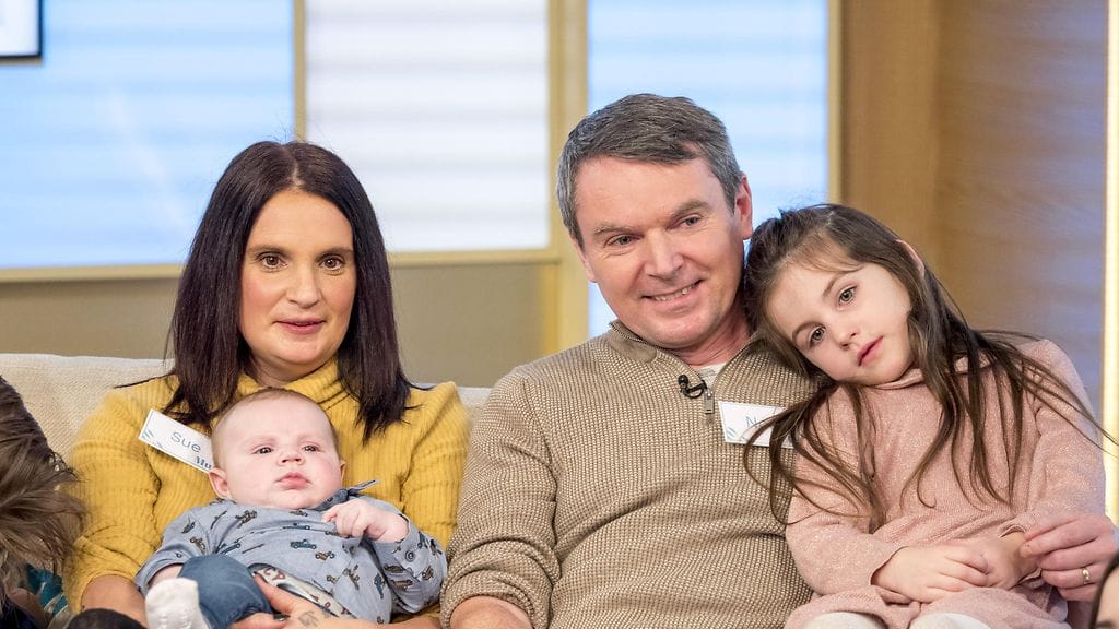 Sue ja Noel Radford tammikuussa 2018 kahden lapsensa kanssa.