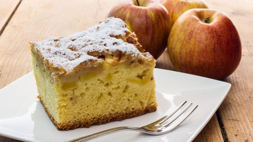 Neljän raaka-aineen omenapiirakka. Kuvituskuva.