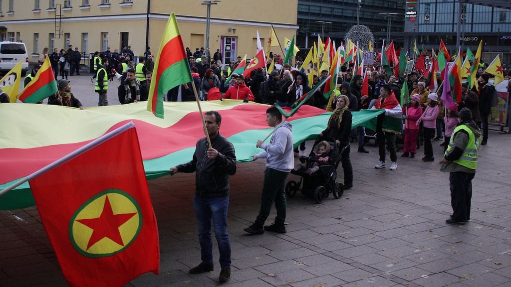 Rojavan puolesta -mielenosoitus Helsingissä järjestettiin Helsingin Narinkkatorilla 19.10.2019