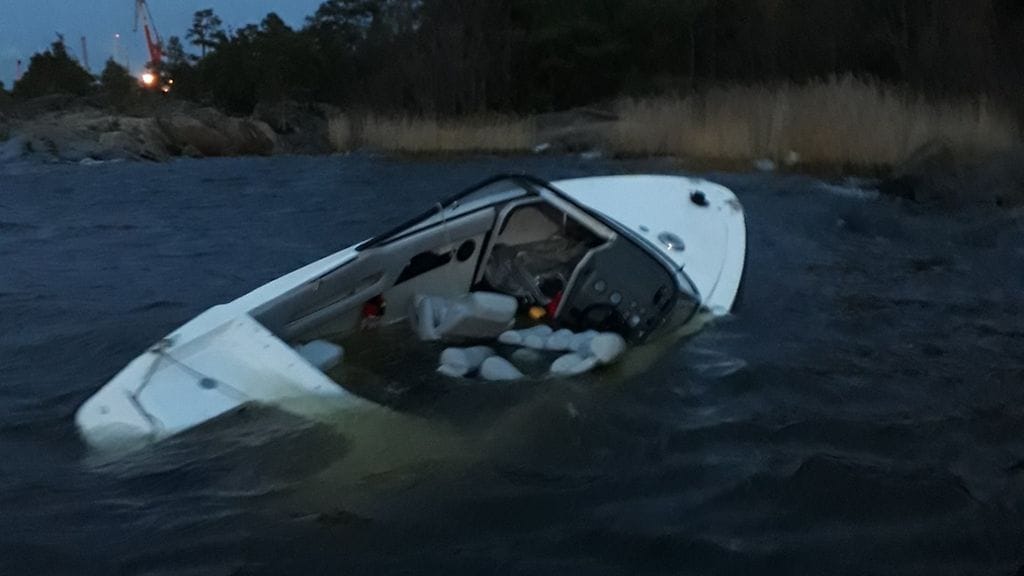 Moottorivene oli merivartioston mukaan saanut konevian Rauman edustalla sijaitsevalla laivaväylällä.