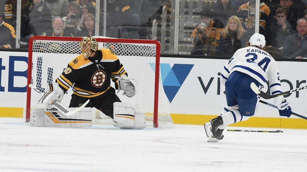Kasperi Kapanen ohitti Tuukka Raskin, mutta Boston Bruins voitti.