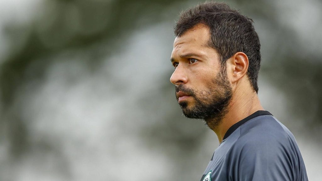 Serkan Kirintili sai nopean punaisen kortin.