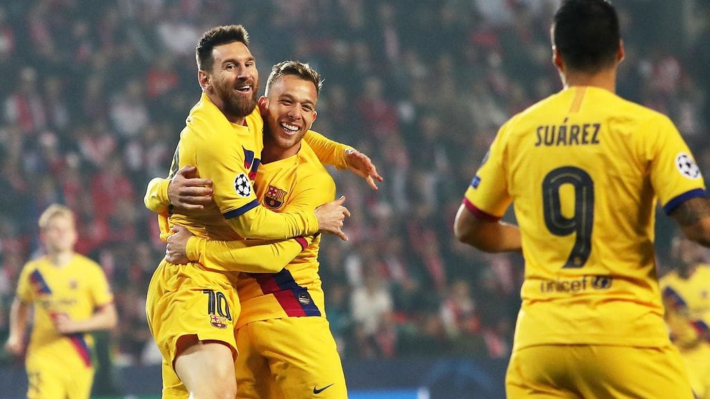 Lionel Messi teki komean maalin Slavia Prahaa vastaan.