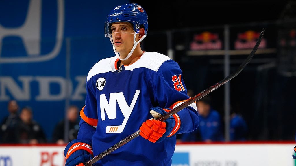 Luca Sbisa New York Islandersin paidassa viime kaudella.