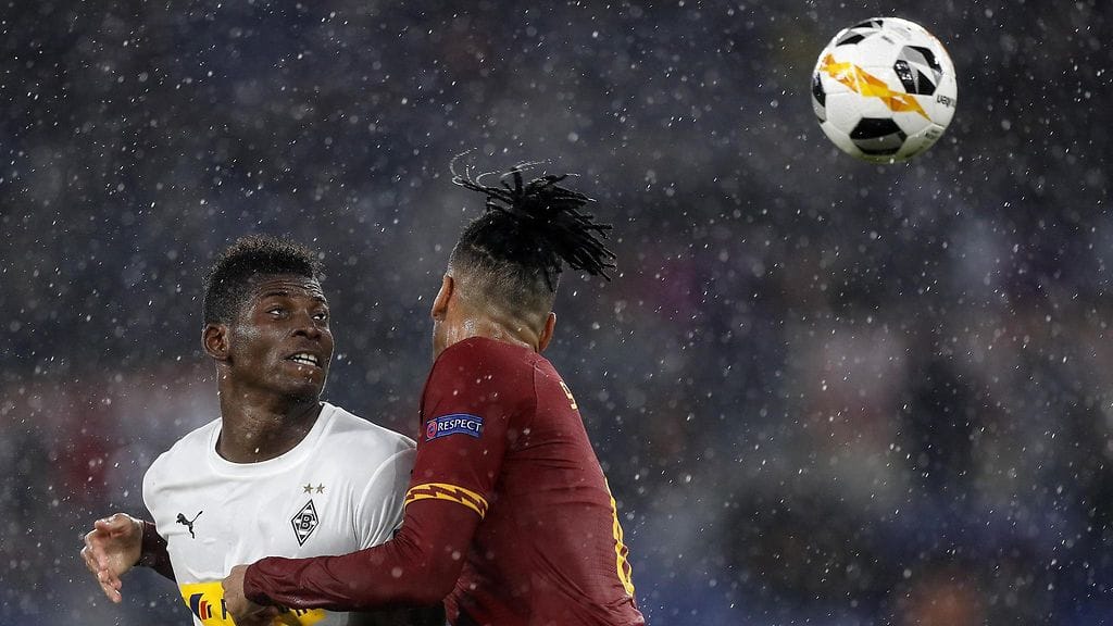 Pallo osui lisäajalla AS Roman Chris Smallingin päähän, mutta pallo tuomittiin pilkulle.