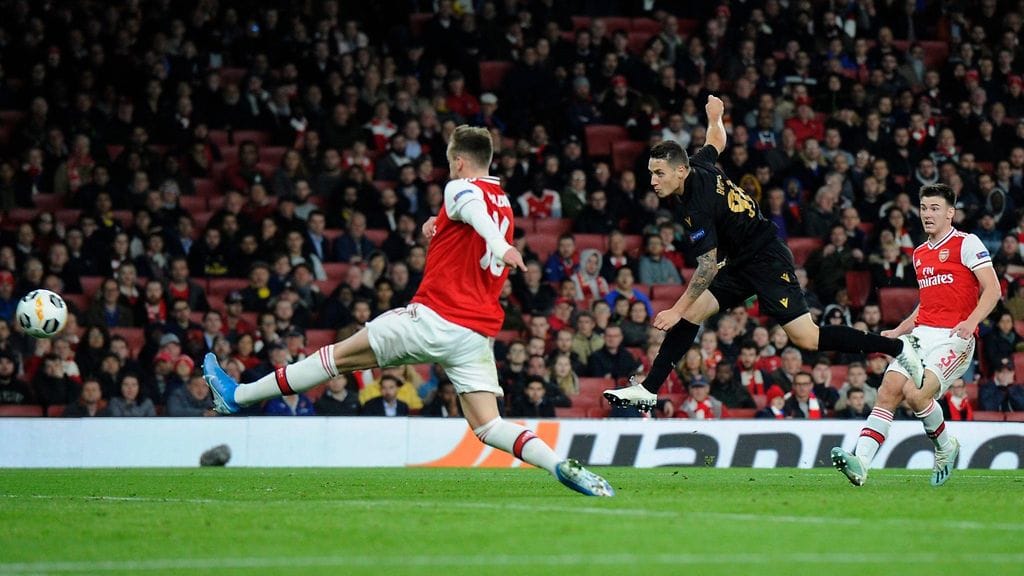 Vitoria siirtyi 2–1-vierasjohtoon Arsenal-puolustuksen koomailtua huolella.