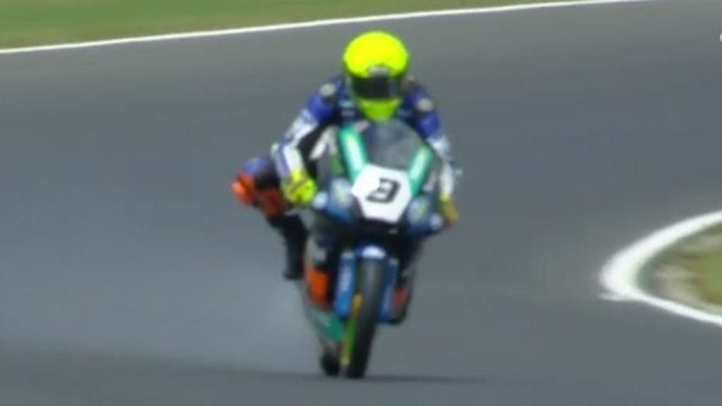 Yanni Shaw'n pyörästä valui öljyä radalle aika-ajoissa.