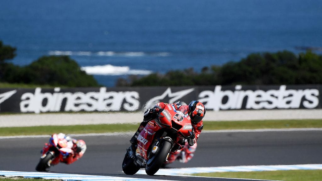 Phillip Islandin rata sijaitsee saarella.