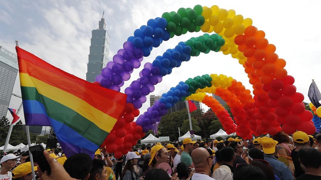Taipein kaduilla marssi tänään 200 000 ihmistä puolustaen seksuaalivähemmistöjen oikeuksia.