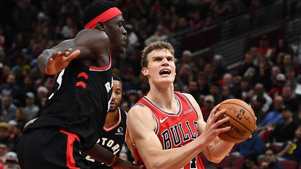 Lauri Markkanen tositoimissa Raptorsia vastaan.
