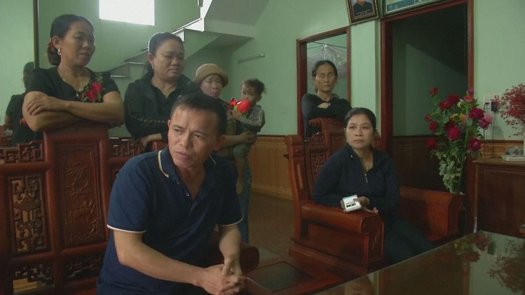 2019-10-26T172702Z_1_6014-BRITAIN-BODIES-VIETNAM-CEREMONY_frame_4390