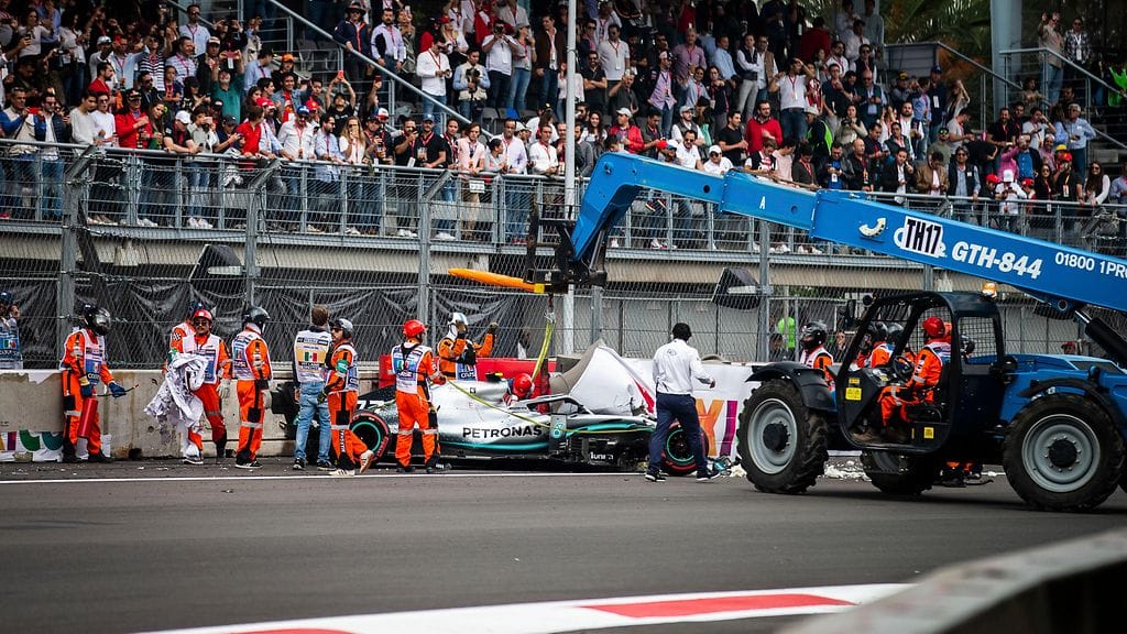 Valtteri Bottas ajoi rajusti seinään Meksikon GP:n aika-ajojen loppuhetkillä.