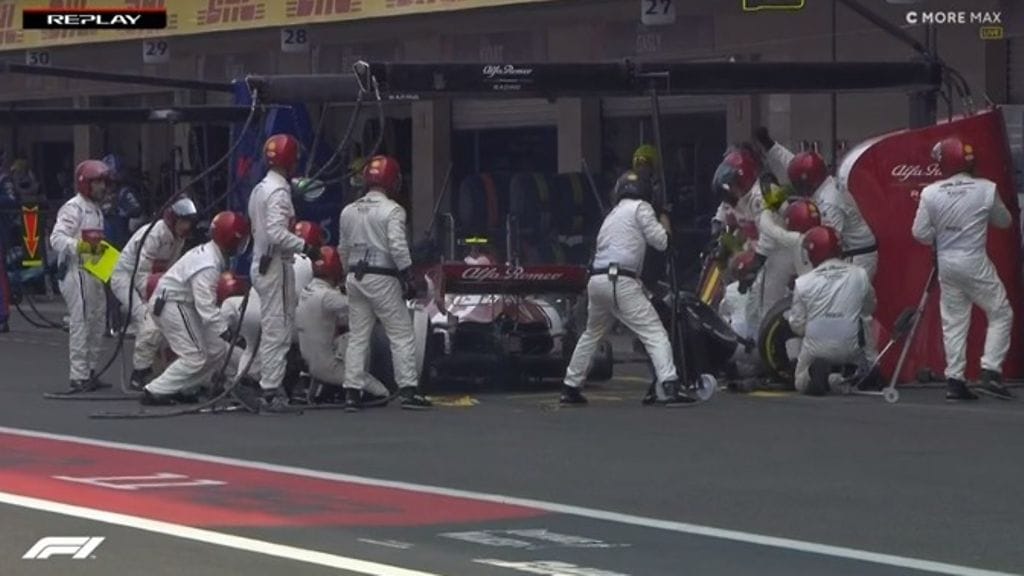 Antonio Giovinazzi lähetettiin matkaan ilman oikeaa takapyörää.