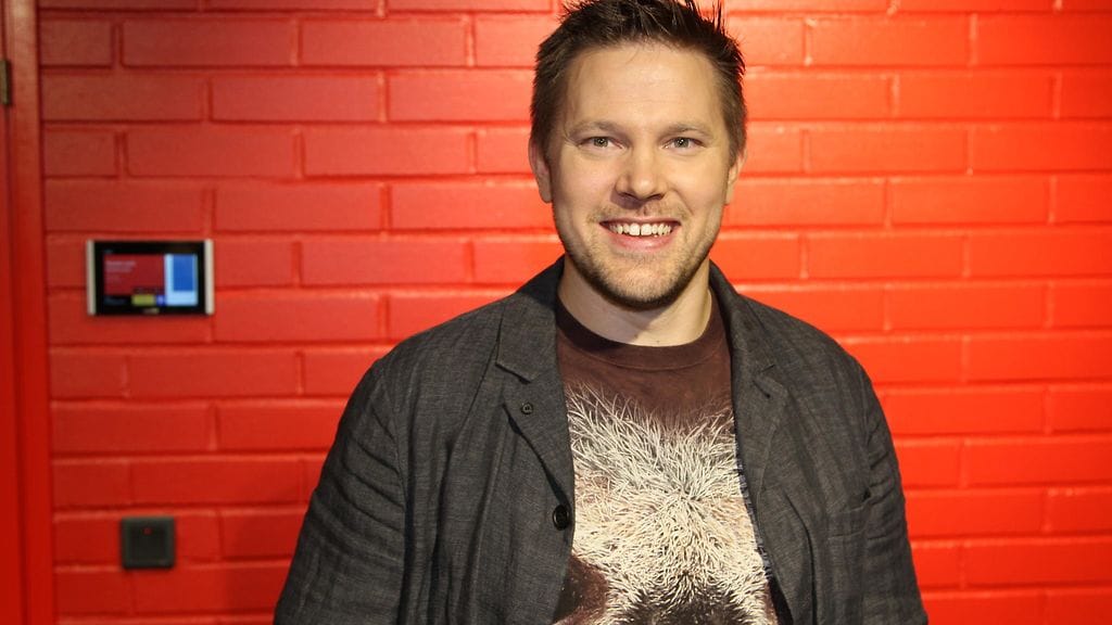 Juha Perälä poseeraa tuoreessa kuvassa Noora-rakkaansa kanssa.