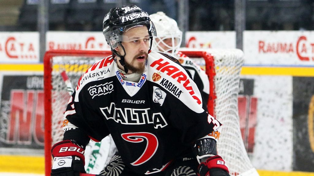 Ossi Ikonen edustaa viikonlopun otteluissa Pelicansia.