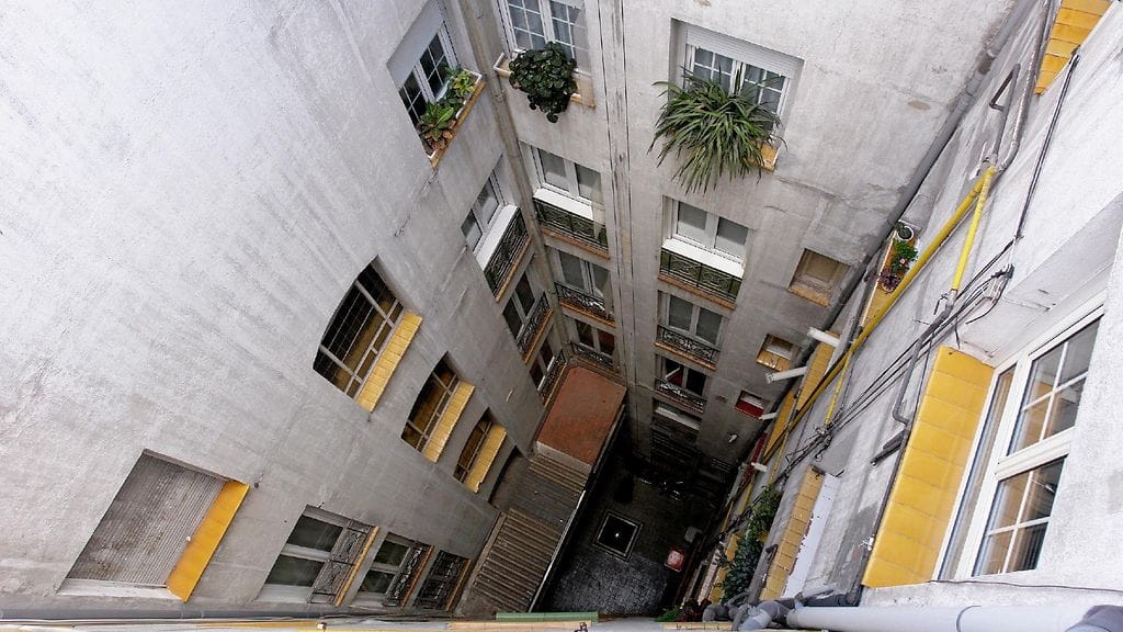 Muumioitunut ruumis löydettiin madridilaisen kerrostalon toisessa kerroksessa sijainneesta asunnosta. Kuvan kerrostalo ei liity tapaukseen.