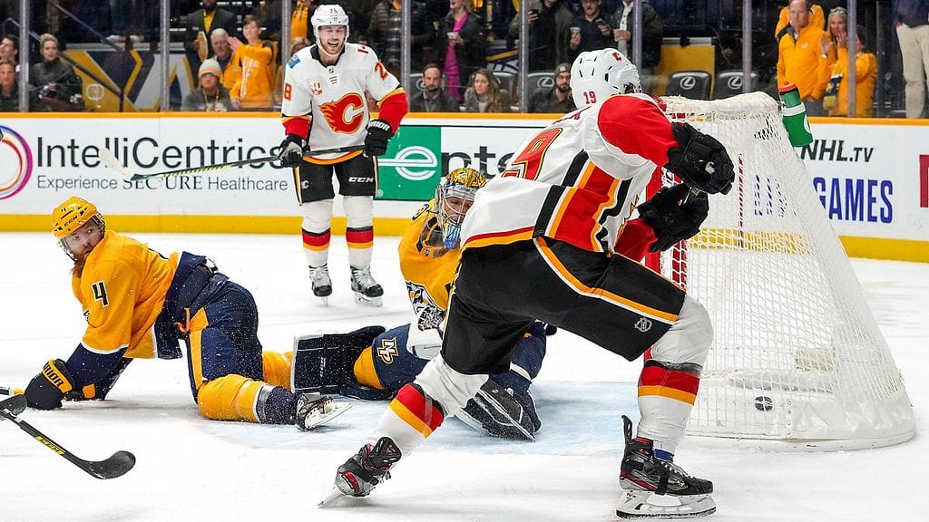 Pekka Rinne päästi Calgary Flamesia vastaan kuusi maalia.