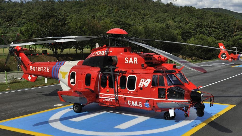 Pelastushelikopterin lentäjä, viisi pelastustyöntekijää ja kuljetusta tarvinnut potilas ovat edelleen kadoksissa.