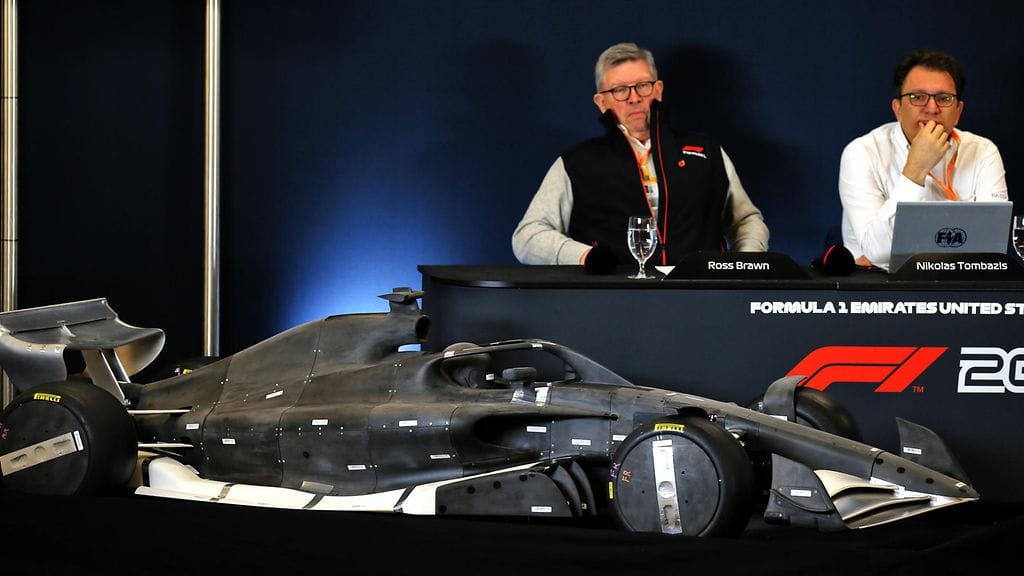 Ross Brawn ja Nikolas Tombazis esittelivät vuoden 2021 F1-auton prototyypin Austinissa.