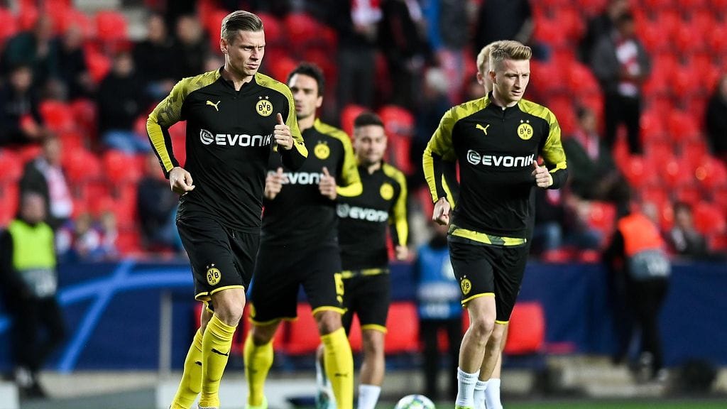 Lukasz Piszczek ja Marco Reus lämmittelivät viikonloppuna ennen Bundesliiga-ottelun alkua.