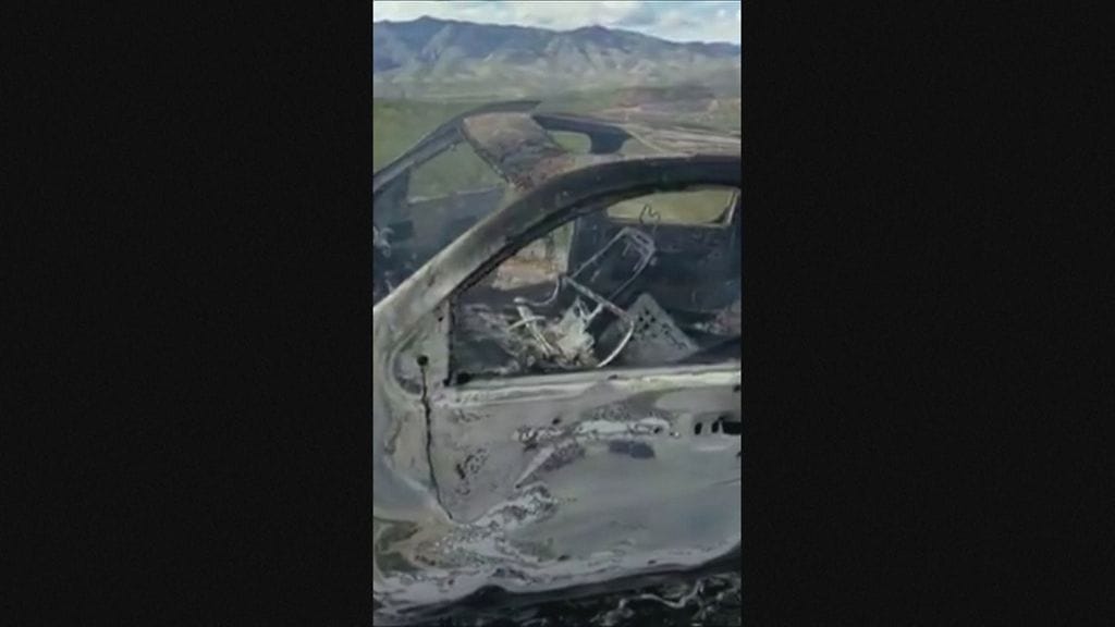 Yhdysvaltalaisen perheen auto poltettiin asemiesten hyökkäyksen jälkeen Meksikon pohjoisosassa.