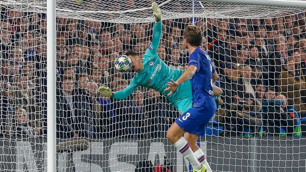 Pallo leijaili Hakim Ziyechin antamasta vapaapotkusta tolpan kautta Chelsea-maalivahti Kepa Arrizabalagan päähän ja siitä maaliin.