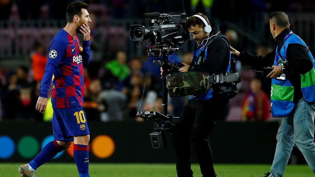 Lionel Messi ei aivan onnistunut maalinteossa Slavia Prahaa vastaan.